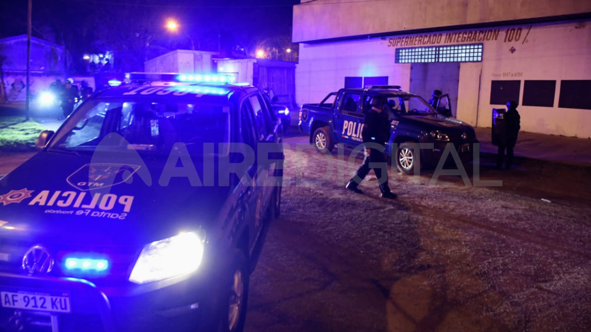 En las últimas horas, la policía desarticuló dos intentos de robo en comercios de la ciudad de Rosario. En las últimas horas, la policía desarticuló dos intentos de robo en comercios de la ciudad de Rosario.