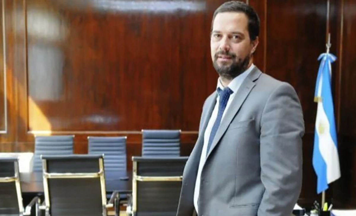 Rapallini y técnicos de UIA se reúnes mensualmente con Pablo Lavigne (foto), el Secretario de Comercio que aportó el macrismo al gobierno libertario. “Habrá importantes anuncios para las PyMES”, aseguran. Rapallini y técnicos de UIA se reúnes mensualmente con Pablo Lavigne (foto), el Secretario de Comercio que aportó el macrismo al gobierno libertario. “Habrá importantes anuncios para las PyMES”, aseguran.