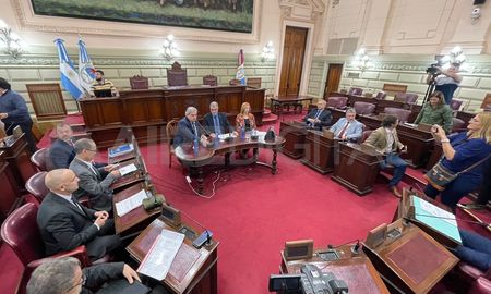 El ministro Rimoldi y la secretaria Morel mantuvieron una reunión de cinco horas con diputados del oficialismo y de la oposición. El ministro Rimoldi y la secretaria Morel mantuvieron una reunión de cinco horas con diputados del oficialismo y de la oposición.