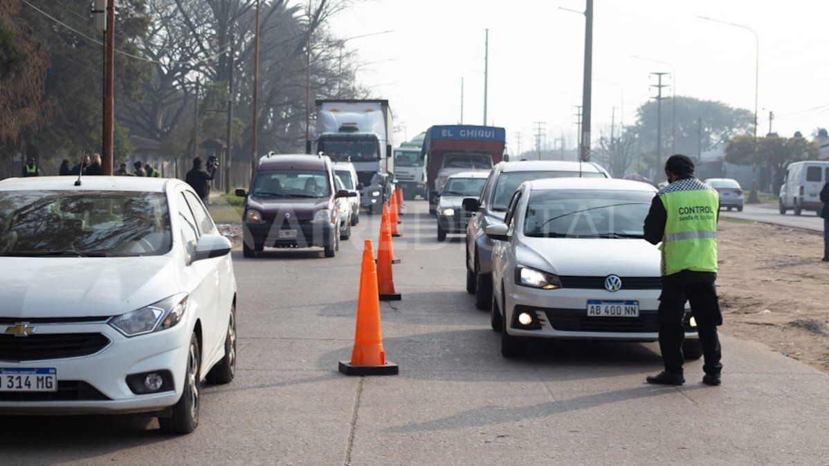 Controles en el acceso a la localidad de Monte Vera