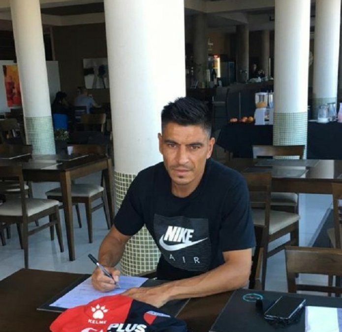 Paolo Goltz, uno de los más pedidos por Eduardo Domínguez, fue presentado como nuevo jugador de Colón.