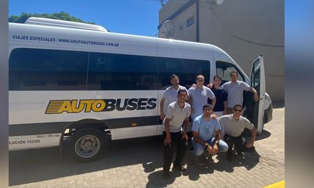 La empresa de transporte acercó su aporte a la campaña solidaria impulsada por AIRE junto al Movimiento Los Sin Techo. La empresa de transporte acercó su aporte a la campaña solidaria impulsada por AIRE junto al Movimiento Los Sin Techo.