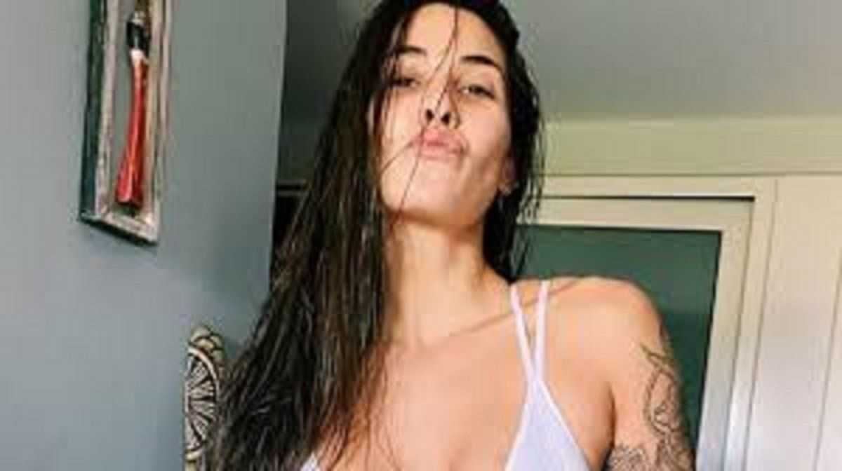 Ivana Nadal lució un peculiar top improvisado.