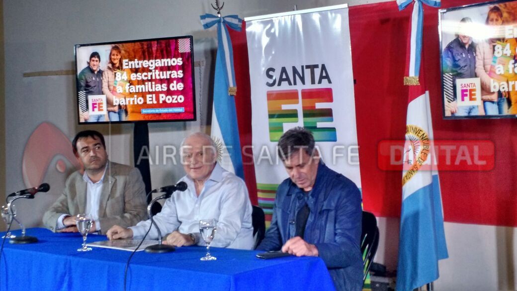 El gobierno otorgó 84 escrituras a familias de barrio el Pozo