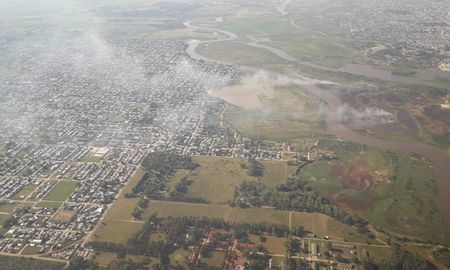 Imagen aérea de los focos ígneos en inmediaciones del río Paraná. Imagen aérea de los focos ígneos en inmediaciones del río Paraná.