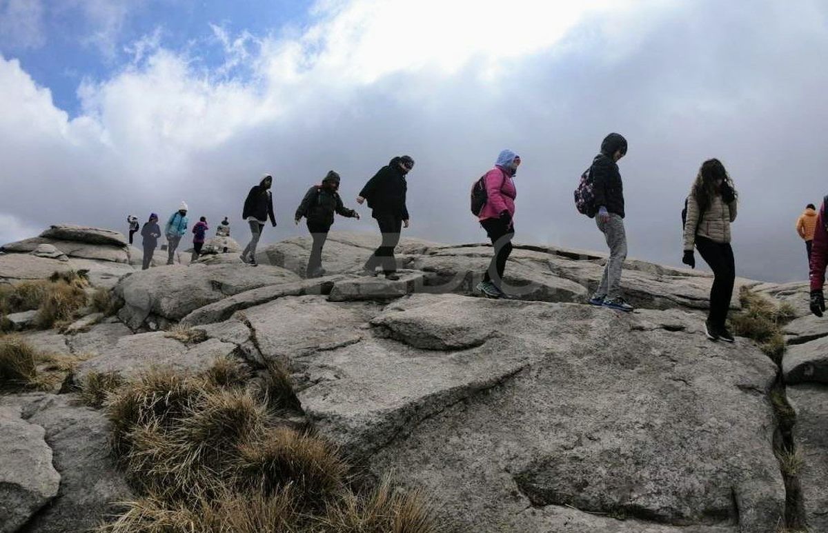 La joven integraba un grupo de 70 excursionistas que intentaba llegar a la cima