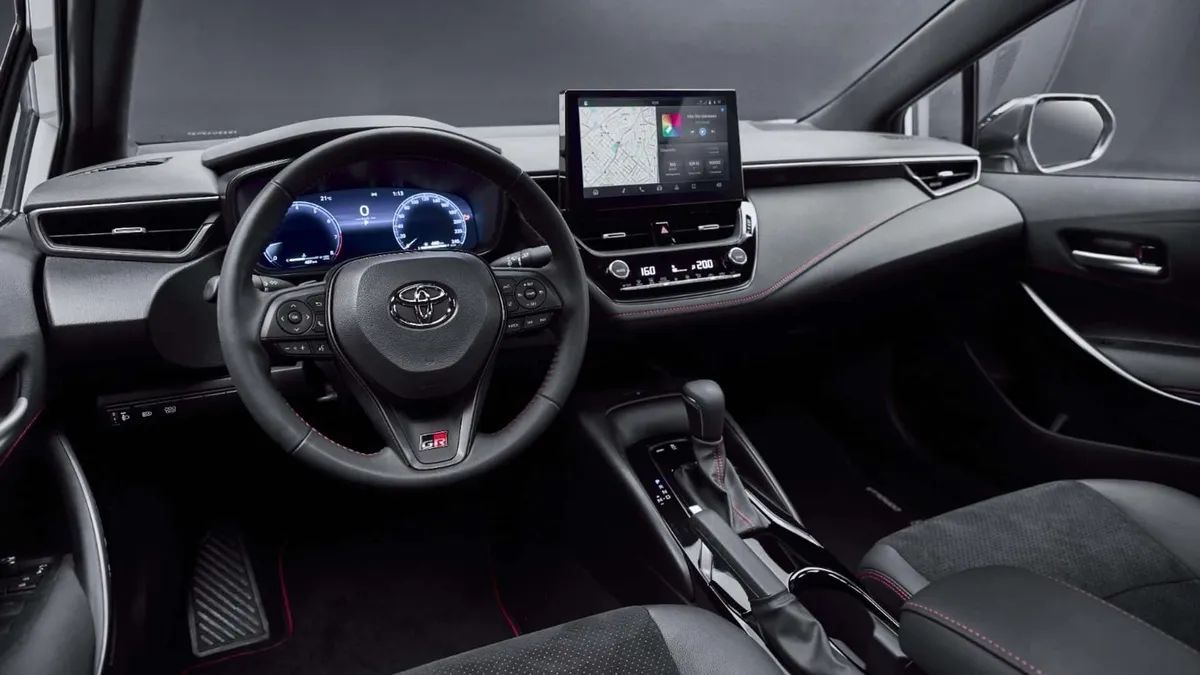 Toyota actualizó toda la gama del Corolla con cambios tanto en diseño como en equipamiento. Toyota actualizó toda la gama del Corolla con cambios tanto en diseño como en equipamiento.