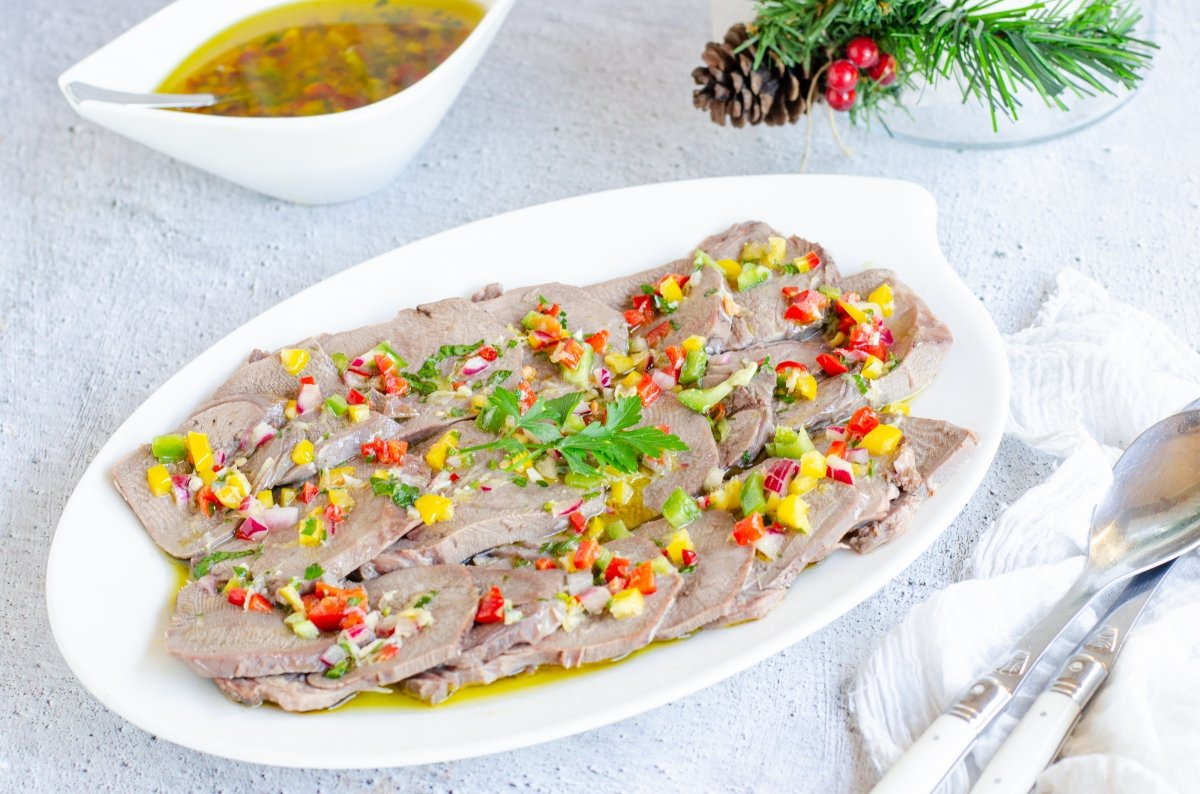 La lengua a la vinagreta es deliciosa y perfecta para disfrutar en los días de mucho calor. La lengua a la vinagreta es deliciosa y perfecta para disfrutar en los días de mucho calor. 