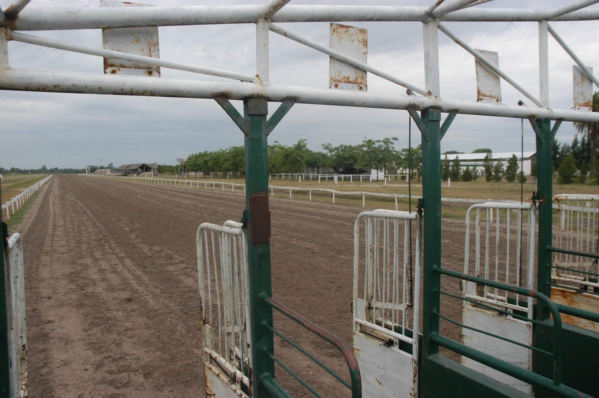 En Vera, Seco Encina recuperó un frigorífico y armó un hipódromo al que llamó “La ilusión”. En Vera, Seco Encina recuperó un frigorífico y armó un hipódromo al que llamó “La ilusión”.