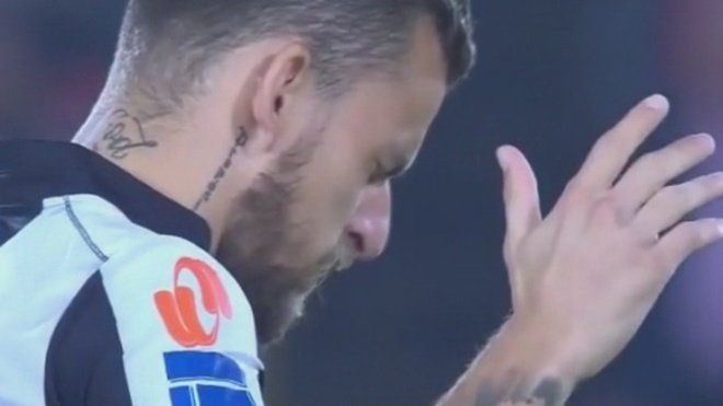 Hicieron un minuto de silencio por un jugador que estaba en cancha