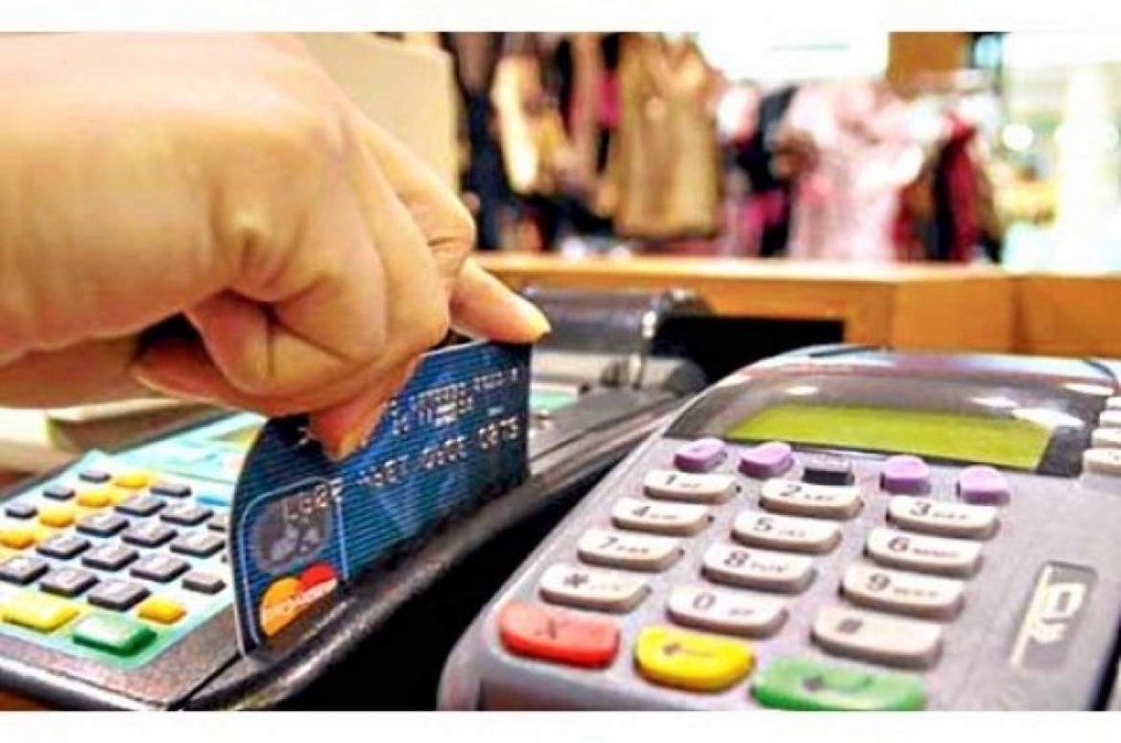 Los salarios pierden contra la inflación y el consumo se resiente. Los salarios pierden contra la inflación y el consumo se resiente.