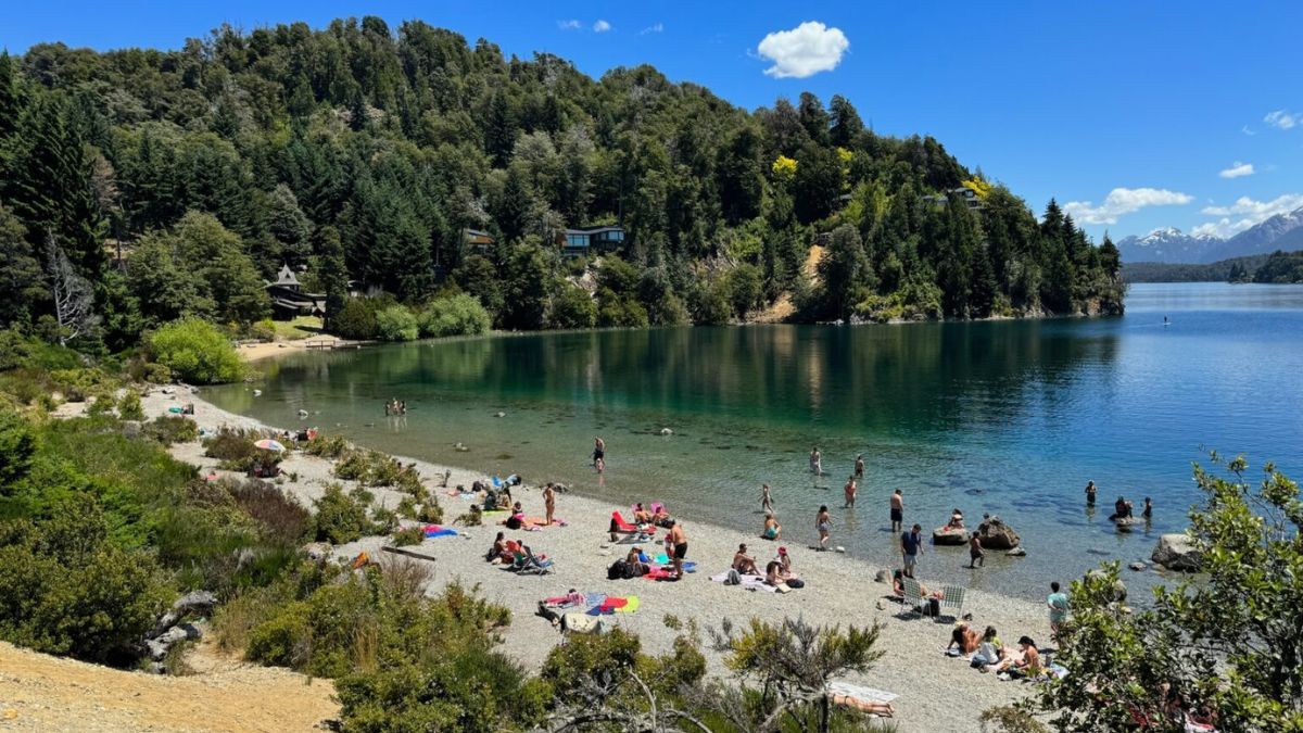 Bariloche amplía su oferta de playas y suma nuevos espacios seguros para disfrutar el verano.