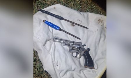 Un violento episodio se registró en la madrugada de este miércoles en el barrio 21 de octubre de la ciudad de Santa Fe. Un violento episodio se registró en la madrugada de este miércoles en el barrio 21 de octubre de la ciudad de Santa Fe.
