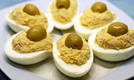Los huevos rellenos es una receta ideal navideña que nunca falla y se puede hacer todo el año Los huevos rellenos es una receta ideal navideña que nunca falla y se puede hacer todo el año