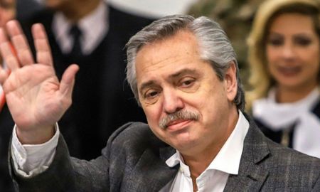 466 congresales del PJ presentes dieron el quorum necesario en el segundo llamado para el inicio de la sesión ordinaria del Congreso Nacional que tuvo lugar en el microestadio de Ferrocarril Oeste. 466 congresales del PJ presentes dieron el quorum necesario en el segundo llamado para el inicio de la sesión ordinaria del Congreso Nacional que tuvo lugar en el microestadio de Ferrocarril Oeste.