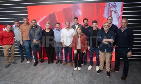 Integrantes de Vistage Santa Fe visitaron la sede y los estudios del Grupo AIRE. Integrantes de Vistage Santa Fe visitaron la sede y los estudios del Grupo AIRE.