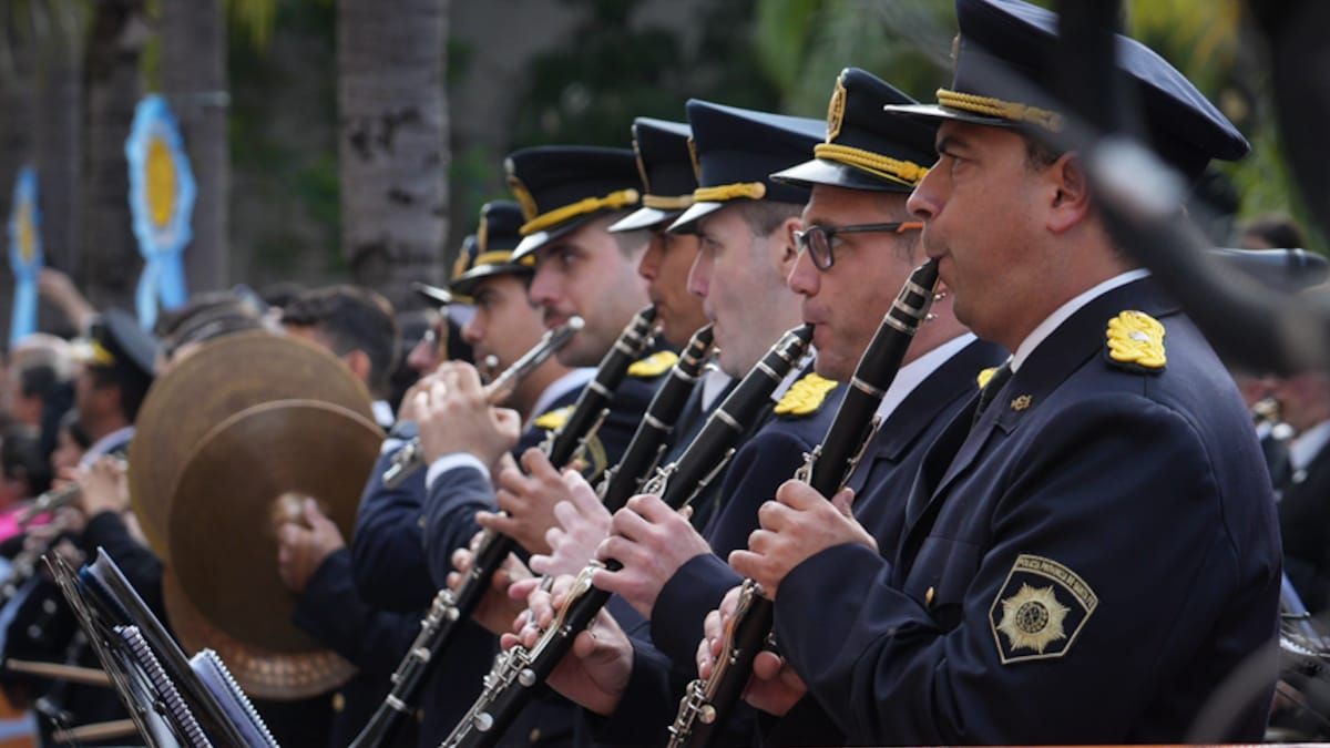 La celebración de un nuevo aniversario de la Revolución de Mayo tuvo lugar frente a Casa de Gobierno.