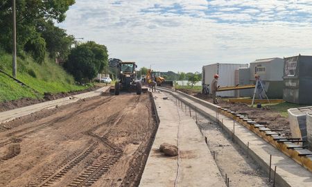 “Son esos proyectos que siempre estaban en las municipalidades, pero no había recursos para encararlos. Hoy vemos cómo en Coronda la obra pública no se detiene y avanza para devolverle a los vecinos un espacio público de calidad”, sostuvo el ministro Lisandro Enrico. “Son esos proyectos que siempre estaban en las municipalidades, pero no había recursos para encararlos. Hoy vemos cómo en Coronda la obra pública no se detiene y avanza para devolverle a los vecinos un espacio público de calidad”, sostuvo el ministro Lisandro Enrico.