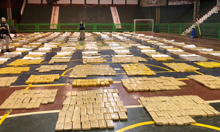 Secuestran 1.400 kilos de marihuana a metros de la frontera con Paraguay Secuestran 1.400 kilos de marihuana a metros de la frontera con Paraguay