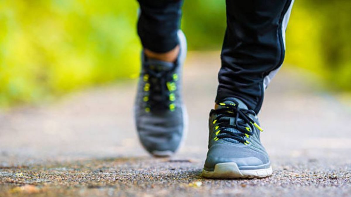 Caminar adelgaza: el complemento ideal de la dieta