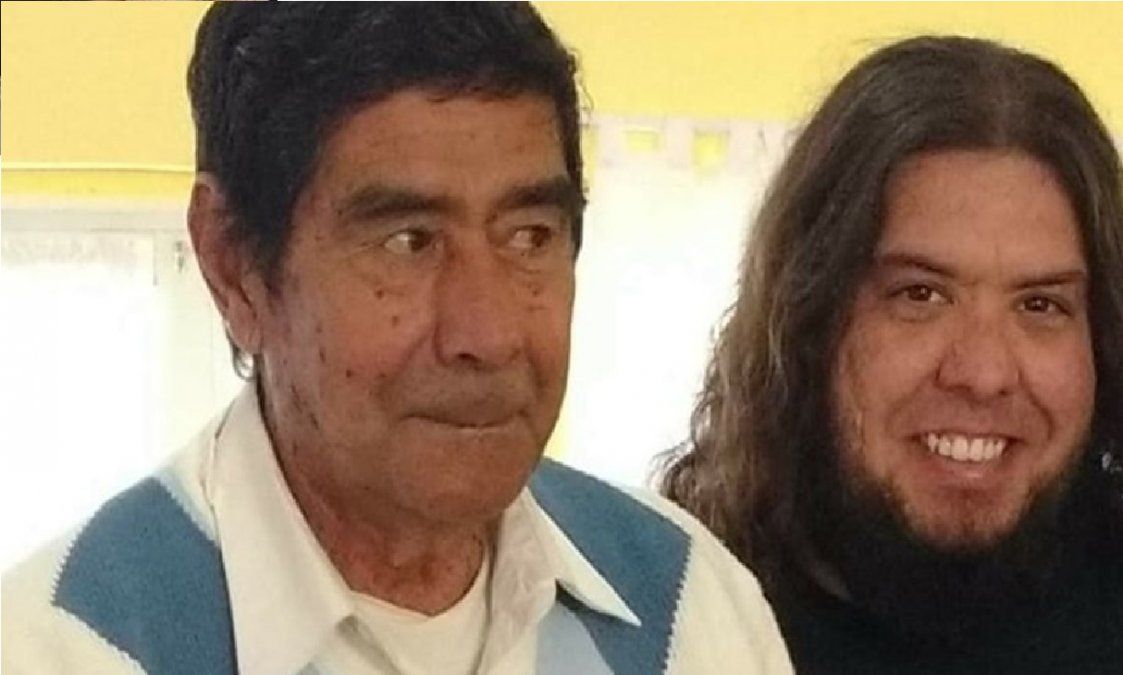 Por la falta de camas en los hospitales su padre muri&oacute; en sus brazos