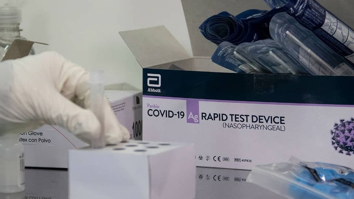 Los tests rápidos brindan resultados en menos de 30 minutos y tienen una eficacia superior al 96% en casos positivos.