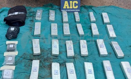 El material estupefaciente fue contabilizado en la sede de la Brigada de Drogas de Santa Fe. El material estupefaciente fue contabilizado en la sede de la Brigada de Drogas de Santa Fe.