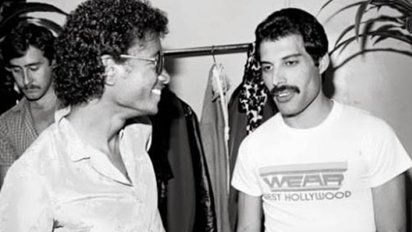 Aire de Santa Fe | Freddie Mercury y Michael Jackson.jpg