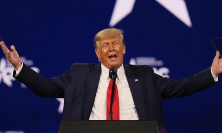 A pesar de su derrota en noviembre ante el demócrata Joe Biden, Trump sigue siendo influyente en el Partido Republicano y no ha descartado una tercera candidatura a la presidencia en 2024. A pesar de su derrota en noviembre ante el demócrata Joe Biden, Trump sigue siendo influyente en el Partido Republicano y no ha descartado una tercera candidatura a la presidencia en 2024.