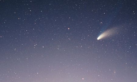 La imagen del cometa&nbsp;Hale-Bopp, probablemente el m&aacute;s brillante que se vio en d&eacute;cadas.