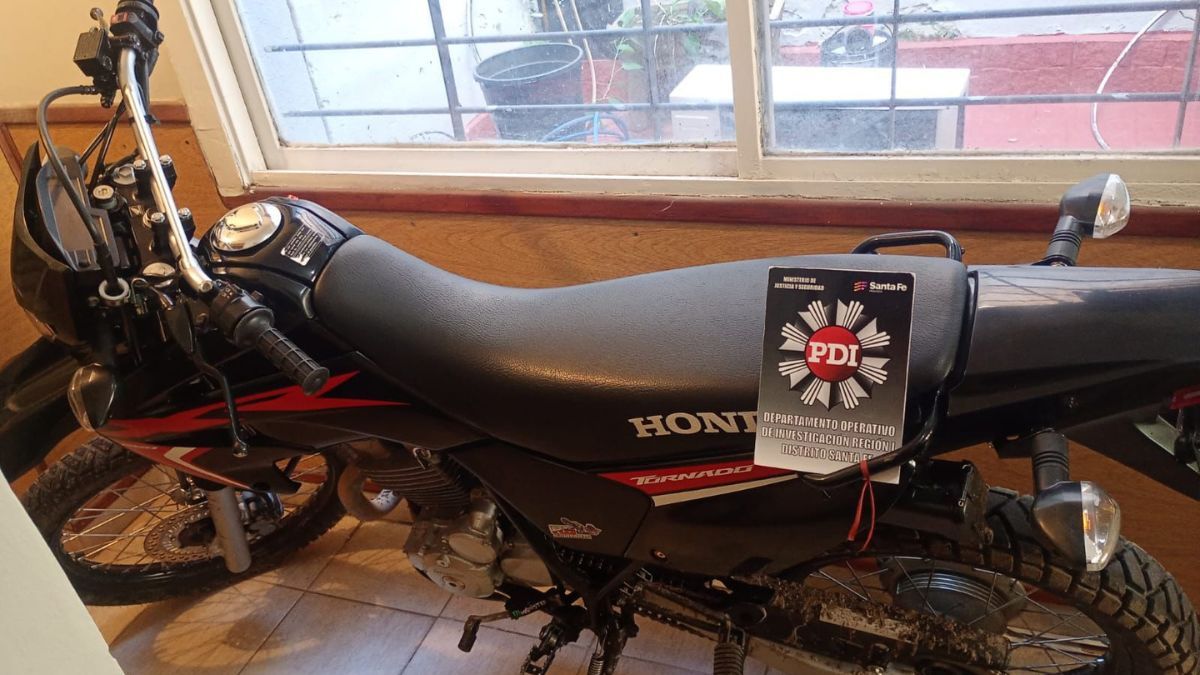  El operativo se concretó este miércoles y permitió además el secuestro de una motocicleta y otros elementos clave para la causa.