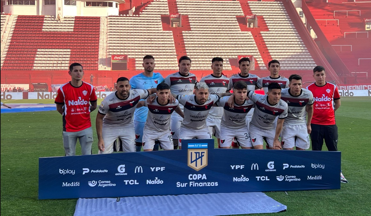 El equipo de Colón ante Barracas Central. El equipo de Colón ante Barracas Central.