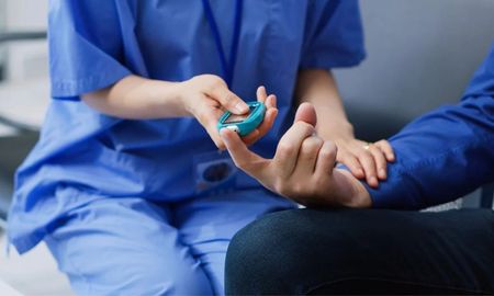 El Dr. Mariano Bessi del equipo de Prevención Salud de SanCor Seguros, explica la importancia de los controles a tiempo contra la Diabetes. El Dr. Mariano Bessi del equipo de Prevención Salud de SanCor Seguros, explica la importancia de los controles a tiempo contra la Diabetes.