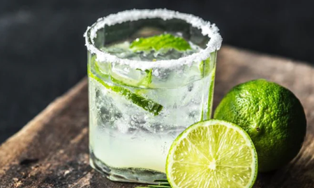 La Caipiroska es un coctel versátil, fresco y fácil de preparar, perfecto para cualquier ocasión. La Caipiroska es un coctel versátil, fresco y fácil de preparar, perfecto para cualquier ocasión.