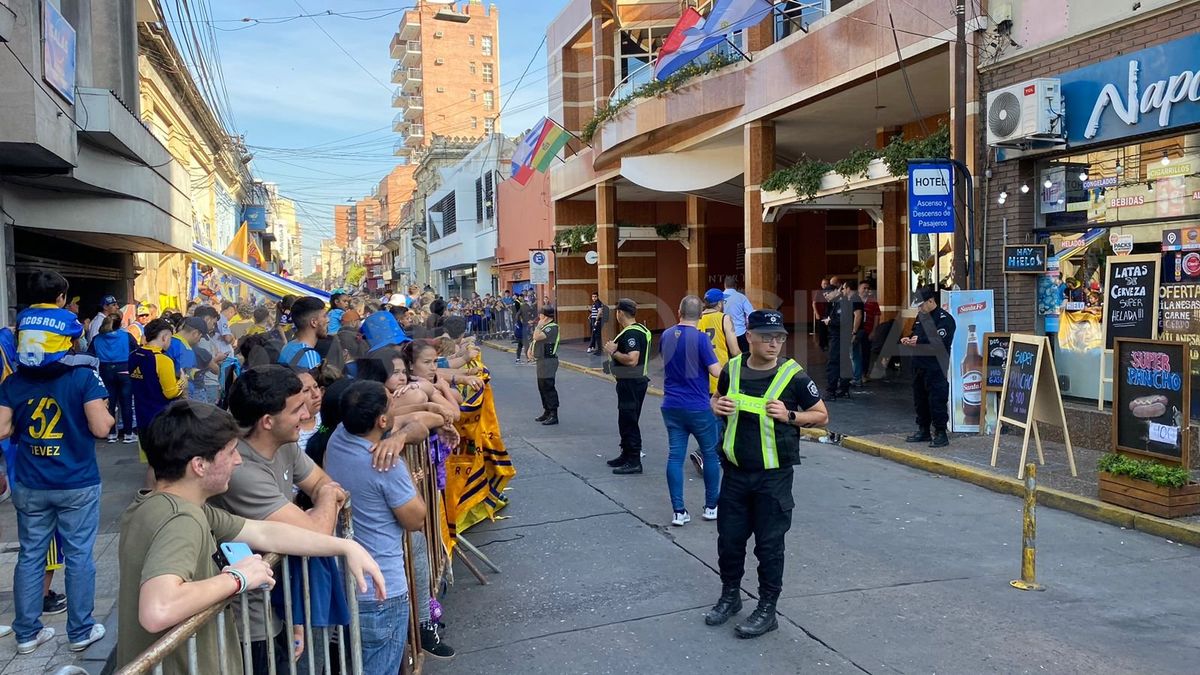Hubo cortes y desvíos de tránsito en el microcentro de la ciudad por la llegada de Boca Juniors a Santa Fe. Hubo cortes y desvíos de tránsito en el microcentro de la ciudad por la llegada de Boca Juniors a Santa Fe.