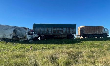 Un violento accidente de tránsito se registró este jueves por la tarde en la Autopista Rosario–Córdoba, que se cobró la vida de uno de los conductores.
