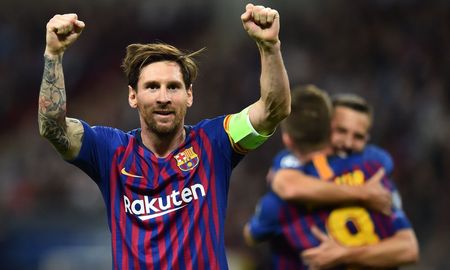 Lionel Messi está muy cerca del Paris Saint-Germain luego de la llegada de Mauricio Pochettino al club parisino y la estadía de su amigo Neymar en el plantel. Lionel Messi está muy cerca del Paris Saint-Germain luego de la llegada de Mauricio Pochettino al club parisino y la estadía de su amigo Neymar en el plantel.