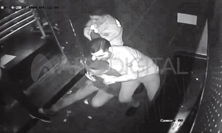 Secuencia. El abordaje de los patovicas contra Arri fue grabado. Secuencia. El abordaje de los patovicas contra Arri fue grabado.
