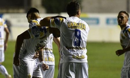 En un clásico para la historia, Atlanta derrotó 1-0 a Chacarita en la primera jornada de la Primera Nacional. En un clásico para la historia, Atlanta derrotó 1-0 a Chacarita en la primera jornada de la Primera Nacional.