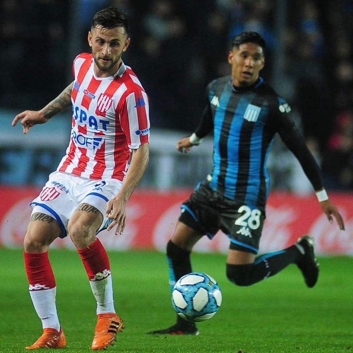 Jalil Elías jugando en Unión ante Racing. Jalil Elías jugando en Unión ante Racing.