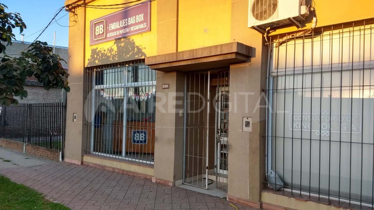 El comercio de Facundo Zuvir&iacute;a 8300