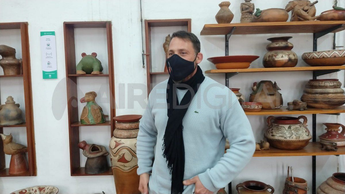 Ignacio Bertuzzi, encargado del taller de cerámica.