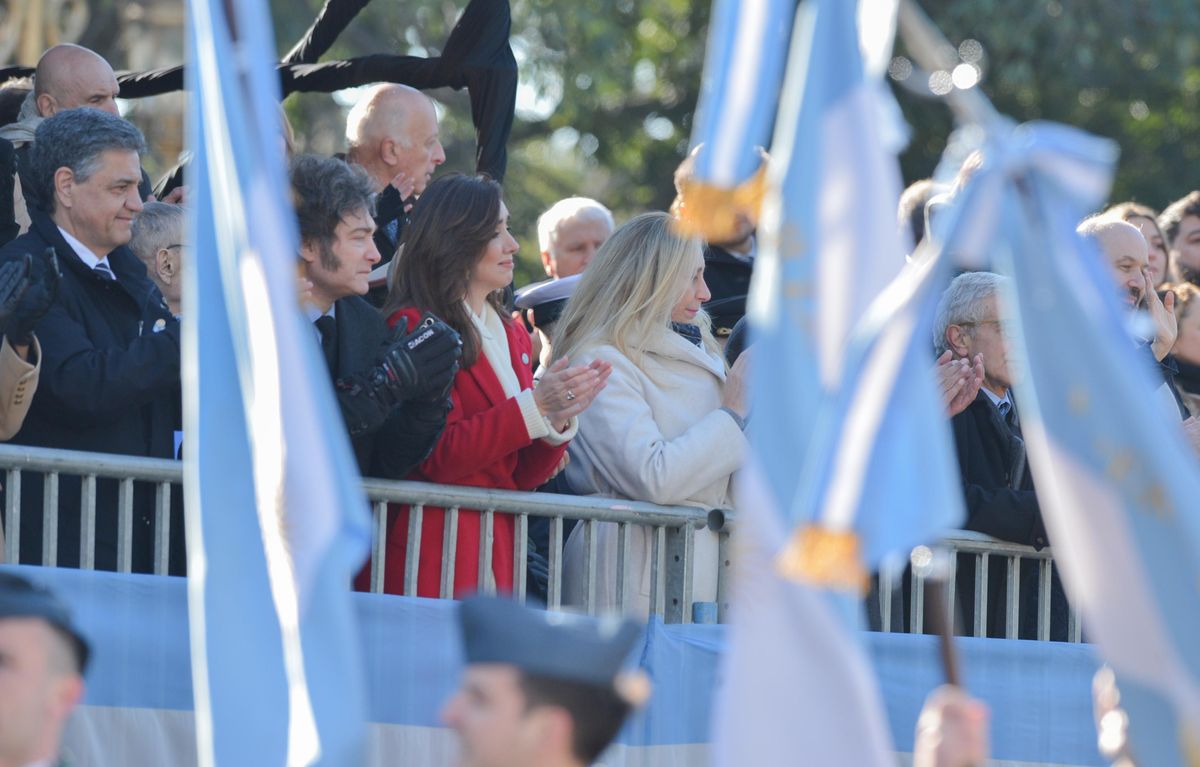 El desfile militar por el Día de la Independencia. El desfile militar por el Día de la Independencia.