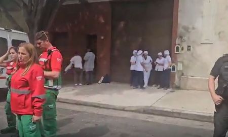 Un incendio se desató en la terraza de una fábrica de alfajores en Buenos Aires. Un incendio se desató en la terraza de una fábrica de alfajores en Buenos Aires.