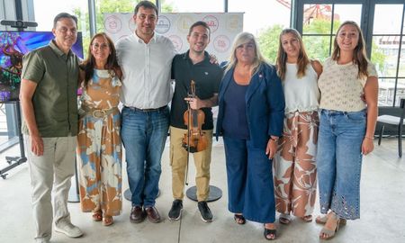 Presentaron cuatro noches música en vivo, danza, peñas, tradición y propuestas gastronómicas. Presentaron cuatro noches música en vivo, danza, peñas, tradición y propuestas gastronómicas.