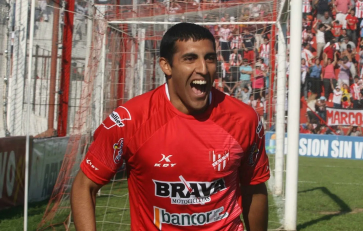 Wanchope Ábila en Instituto. Wanchope Ábila en Instituto.