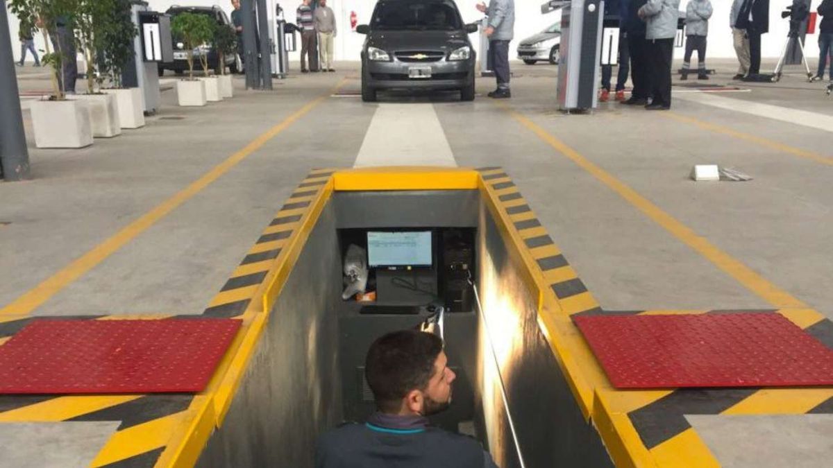 La VTV es obligatoria en Argentina: asegura que los autos estén en condiciones, previene accidentes y evita multas por vencimiento. La VTV es obligatoria en Argentina: asegura que los autos estén en condiciones, previene accidentes y evita multas por vencimiento.