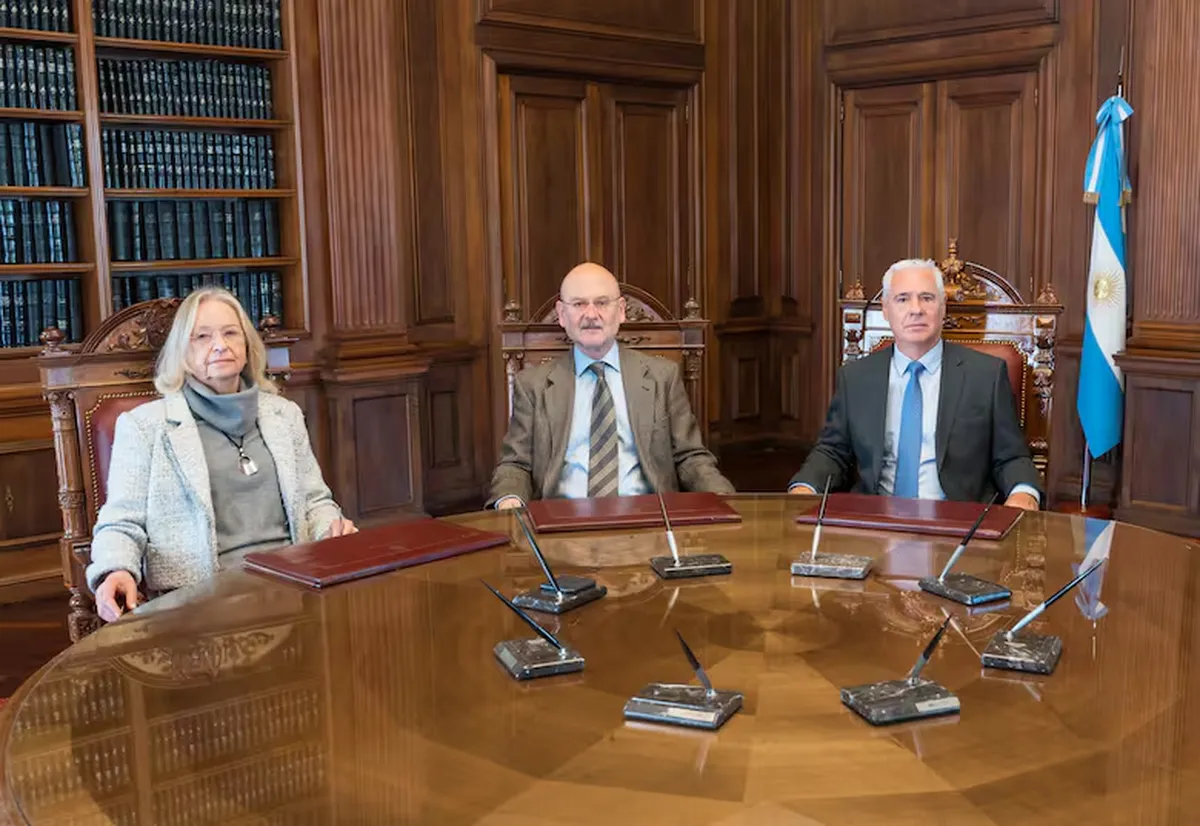 Esta decisión judicial puede ser recurrida por razones constitucionales ante la Corte Suprema de Justicia de la Nación, mediante un recurso extraordinario o un recurso de queja, eventualmente. Esta decisión judicial puede ser recurrida por razones constitucionales ante la Corte Suprema de Justicia de la Nación, mediante un recurso extraordinario o un recurso de queja, eventualmente.