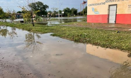 Los alumnos del jardín Los Sin Techo no acudieron a clases porque no pudieron salir de sus casas. Los alumnos del jardín Los Sin Techo no acudieron a clases porque no pudieron salir de sus casas.
