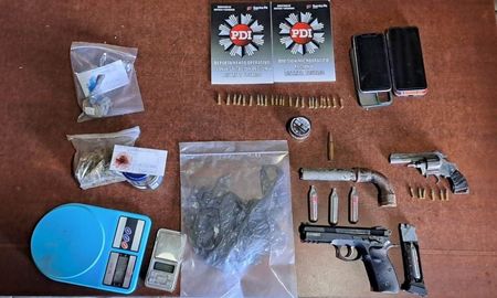 Detuvieron a una mujer e incautaron armas y droga en Tostado Detuvieron a una mujer e incautaron armas y droga en Tostado